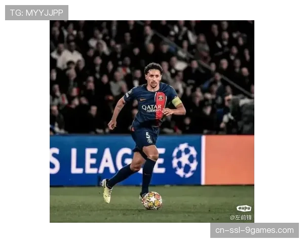 巴黎后卫马尔基尼奥斯头部受伤,经包扎后继续坚持比赛